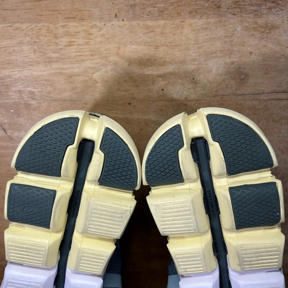 On CloudFlow REFLECTIVE Womens Size 7 Running Shoes Sneakers Green Yellow - Picture 9 of 12